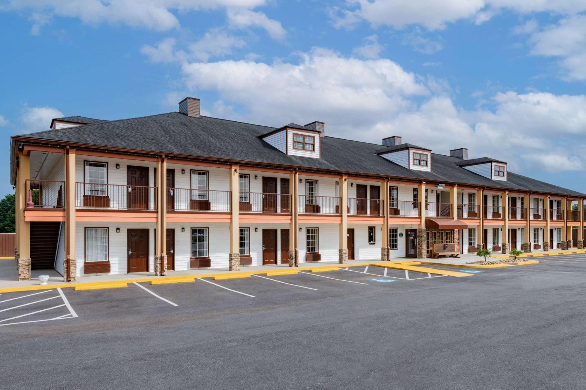 Baymont By Wyndham Ga Near Tanger Outlets Mall Commerce