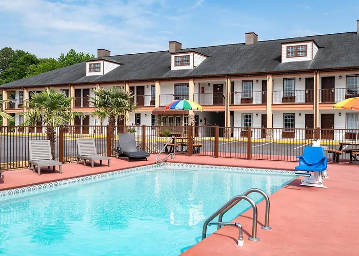 Baymont By Wyndham Commerce Ga Near Tanger Outlets Mall
