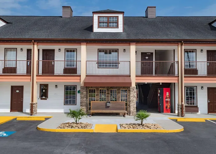 Baymont By Wyndham Commerce Ga Near Tanger Outlets Mall