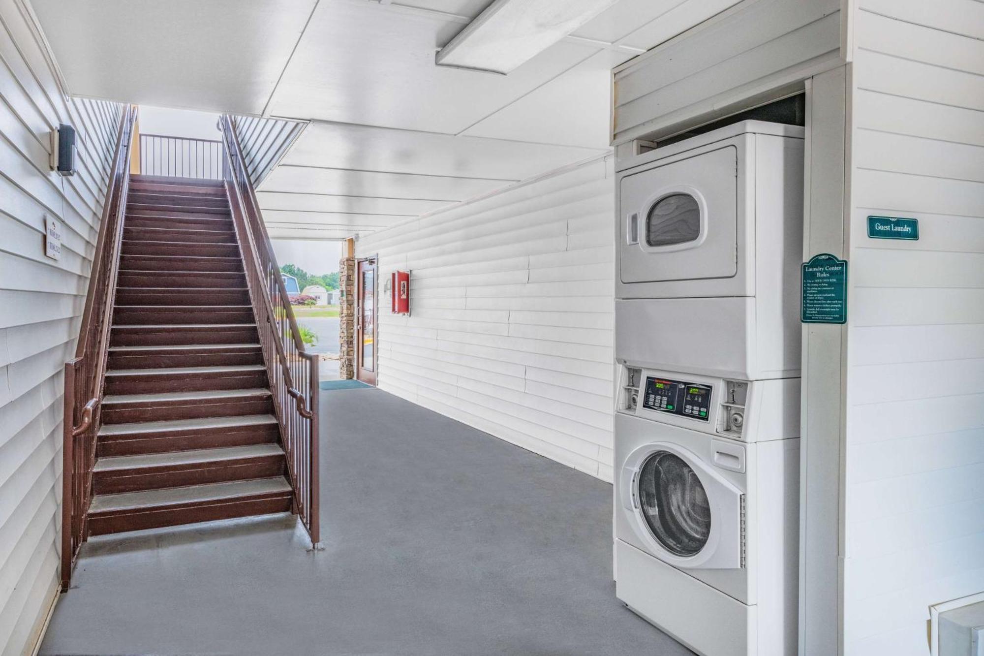 Motel Baymont By Wyndham Ga Near Tanger Outlets Mall
