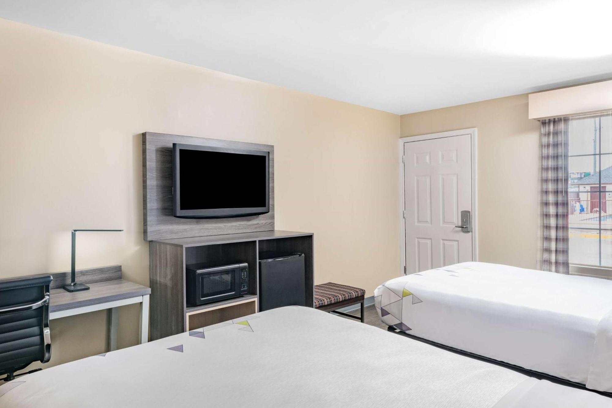 Baymont By Wyndham Ga Near Tanger Outlets Mall Motel 2*