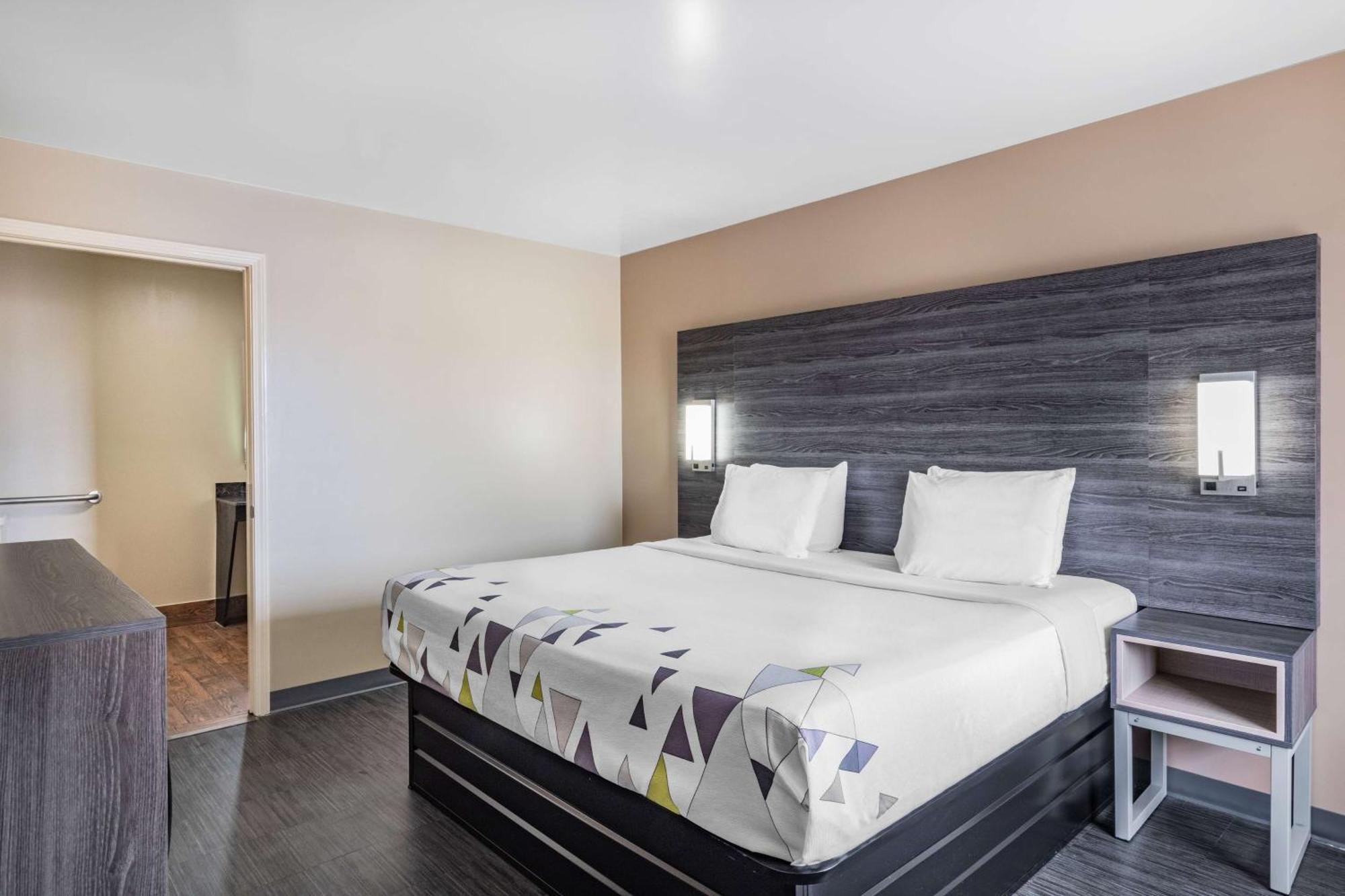 Baymont By Wyndham Ga Near Tanger Outlets Mall Motel