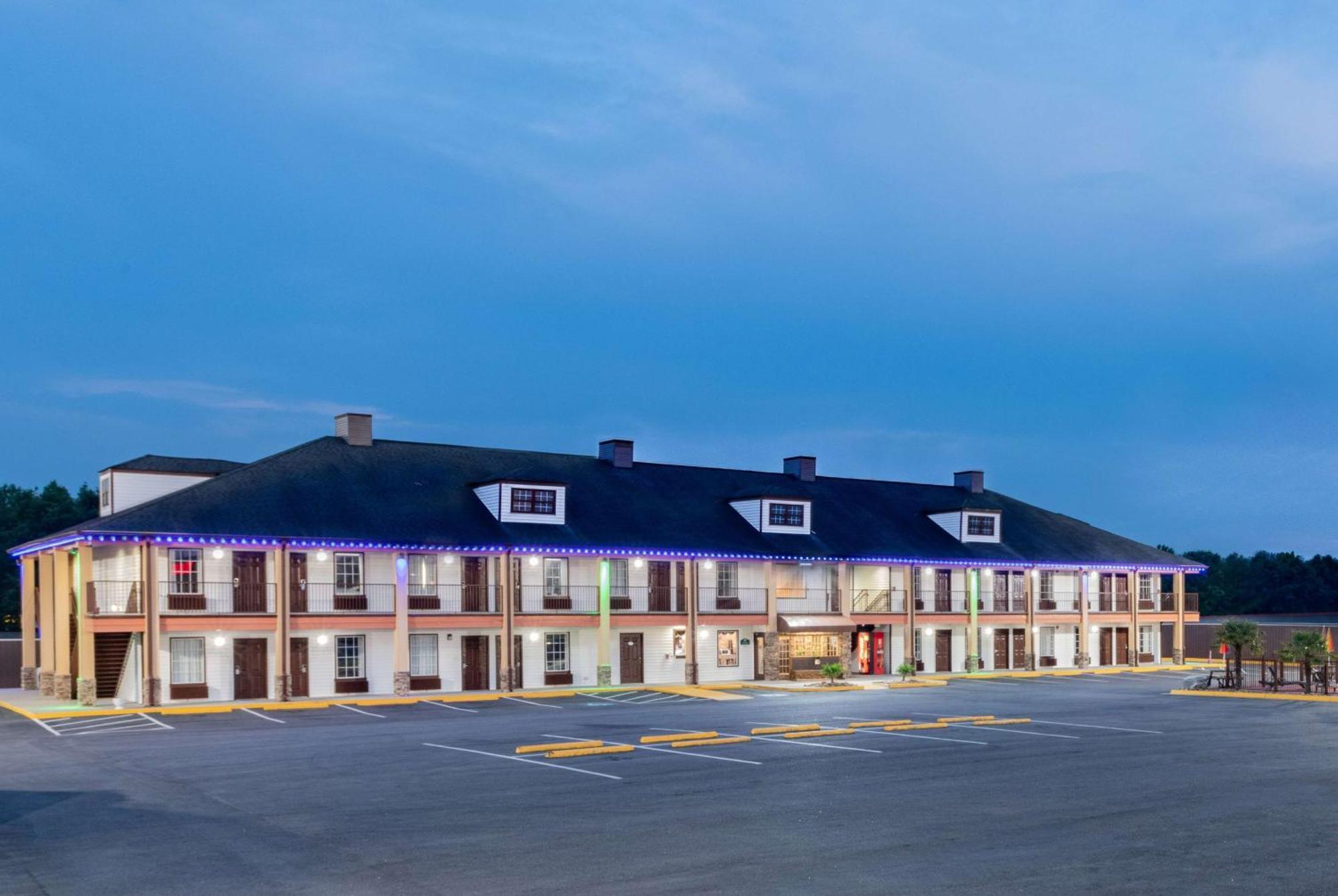 Baymont By Wyndham Ga Near Tanger Outlets Mall 2*
