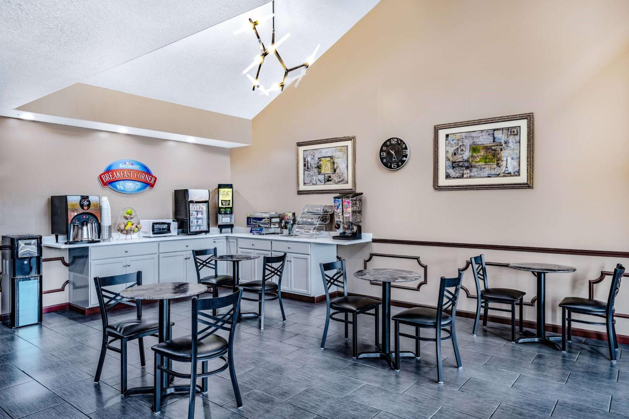 Baymont By Wyndham Ga Near Tanger Outlets Mall Commerce