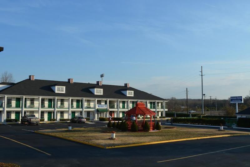 Motel Baymont By Wyndham Ga Near Tanger Outlets Mall 2*