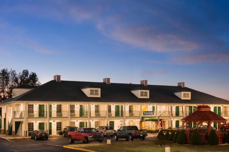 Motel Baymont By Wyndham Ga Near Tanger Outlets Mall 2*