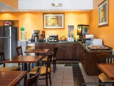 Baymont By Wyndham Ga Near Tanger Outlets Mall Motel Commerce