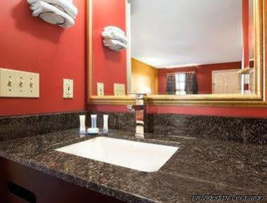 Baymont By Wyndham Ga Near Tanger Outlets Mall Motel 2*